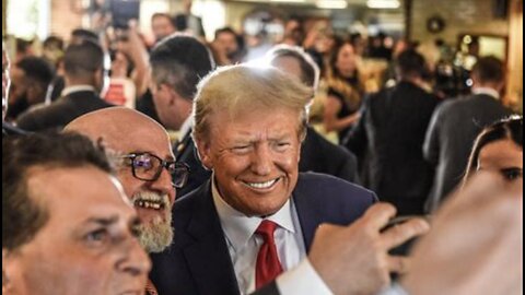 Donald Trump stops for lunch in Miami and the radical left, fake news media lose their minds! 😂