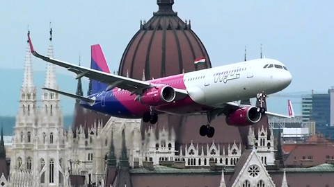 WizzAir Airbus performs incredibly low flyby