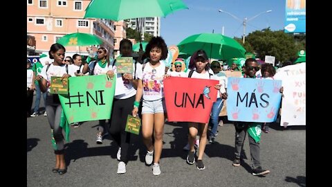 República Dominicana: activistas cumplen un mes exigiendo derecho al aborto bajo tres causas