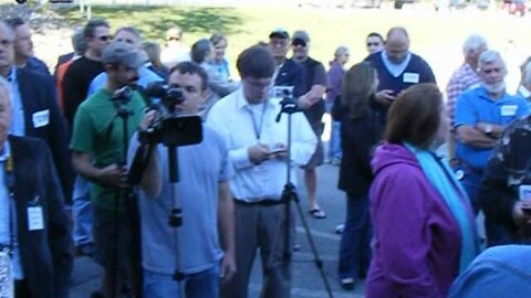 Crowd pan from front Ovide Christie 9 25 12