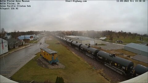 WB Manifest with TEXX 101 Caboose on end of train in Belle Plaine, IA on November 4, 2022