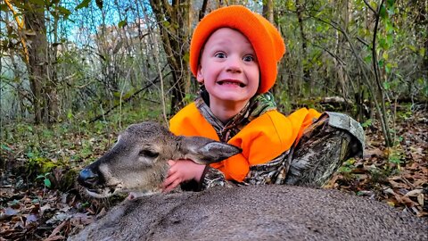 SmokePole vs Whitetail 💨 💨 💨 He LOVES catching deers!!! #deerseason #deerhunting #whitetail