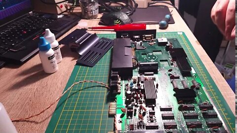 Replacing the old LM323K voltage regulator and test inside the Commodore VIC20.