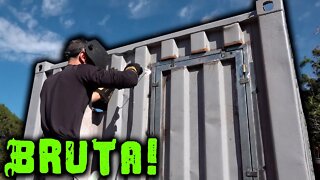 Fizemos uma PORTA REFORÇADA no CONTAINER! - Base Container Ep.3