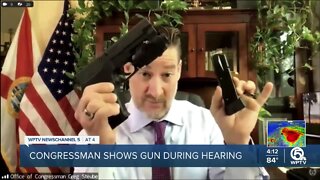 Florida congressman pulls out guns during hearing