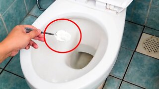 Pour Salt in the Toilet and Get Rid of Spots and Bad Smells