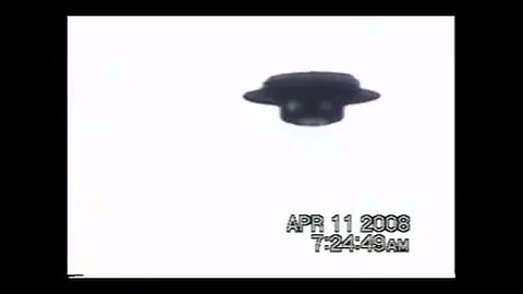 UFO caught on camera over home owners house in 2008. 🛸