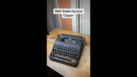 1947 Smith-Corona Clipper vintage portable typewriter function test