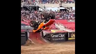 #18 MONSTER JAM=SEE WHAT HAPPENS DURING THE VIDEO SUBSCRIBE HELP ME POST MORE VIDEOS=Léo Sócrates