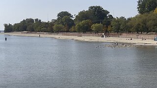 Toronto centre island beach