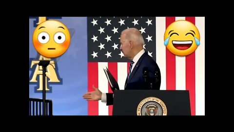 Gaffe di Biden - DA LA MANO, MA NON C'E' NESSUNO!