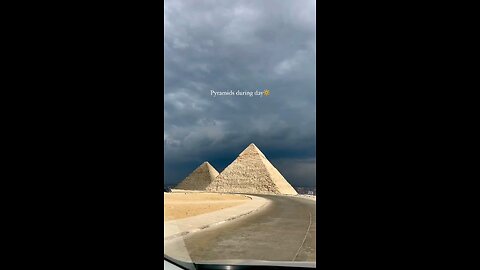 Pyramids during day and night 🤯😮