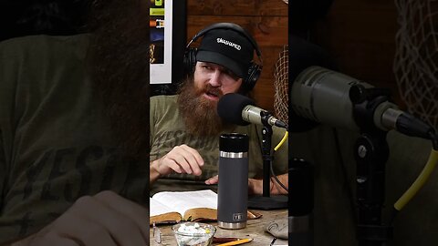 Jase Robertson Does a GREAT Uncle Si Impersonation