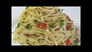 JUST 3 INGREDIENTS - Dinner ready in 5 minutes - (pasta aglio e peperoncino) - easy, quick and cheap