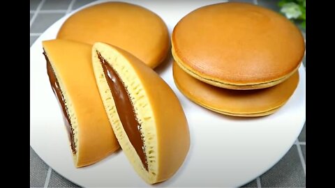 Easy and Quick Japanese Pancakes Doriyaki / Filled with Soft Custard