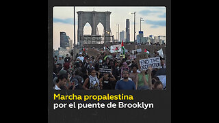 Miles de manifestantes propalestinos llenan el puente de Brooklyn en Nueva York