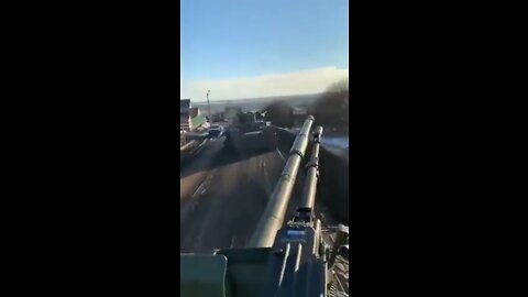 Heavy Tanks crossing Russian border into Ukraine