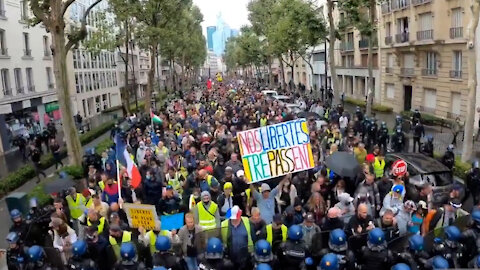 Mass protests in Paris after France’s constitutional court approves controversial Covid legislation