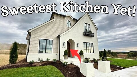 Modern 4 Bedroom Home with Sweetest Kitchen I've Seen!