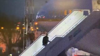Again, Biden falls forward while going up the stairs of Air Force One departing Warsaw, Poland
