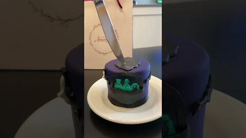 Amorette’s Patisserie🧁Haunted Mansion petit cake 🧟 #shorts #petitcake #disneysprings #patisserie