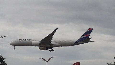 Airbus A350 PR-XTC na aproximação final antes de pousar em Manaus vindo de Guarulhos