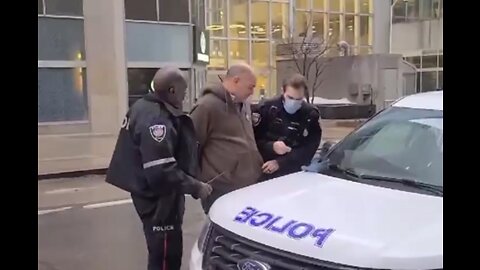 Ottawa police just arrested Christopher Barber (convoy organizer)