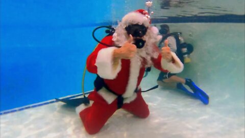 Scuba Santa in Deep Pool