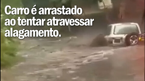 Carro é arrastado ao tentar atravessar alagamento | JV Jornalismo Verdade