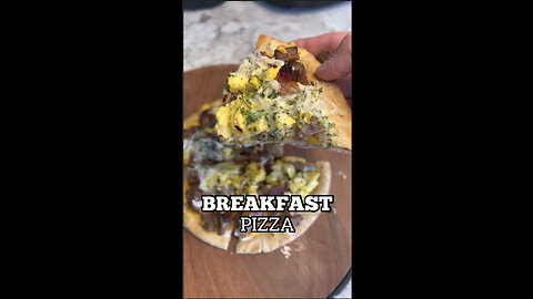 HIGH PROTEIN BREAKFAST PIZZA