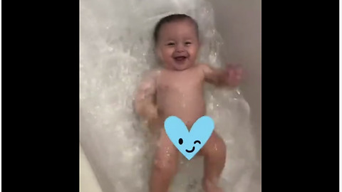 Super happy baby splashes for bath time