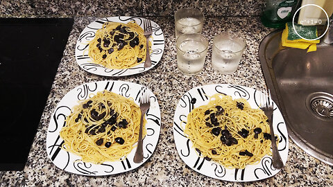 spaghetti with garlic and black olives · dialectical veganism of spring +10ME 009