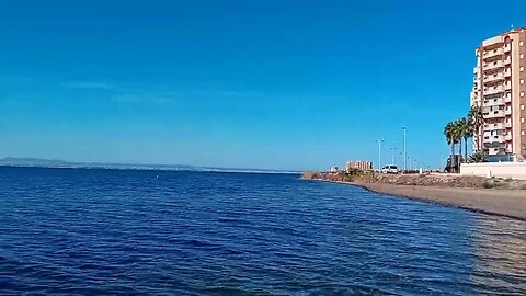 Mar Menor im Herbst mit Quallen Close up / Mar Menor in late October, with a jellyfish closeup