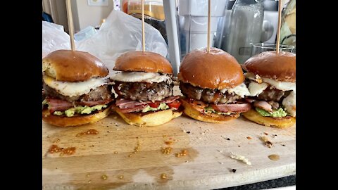 自宅で作るハンバーガーが一番おいしい🍔I made ordinary hamburgers but so yummy😋 The best