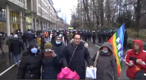 Demo Freie Impfentscheidung Frankfurt 04.12.2021 - Polizei vollzieht großes Unrecht