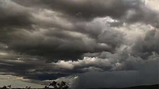 Majestueuse tempête dans le ciel australien