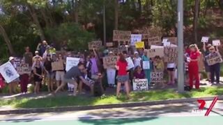 🇦🇺🙏 Nurses who lost their jobs because of the CONVID jabs have rallied outside a Gold Coast hospital