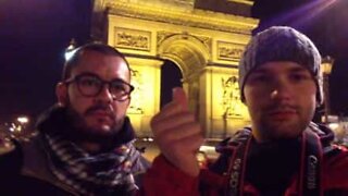 Turister 'teleporterer' gjennom Paris
