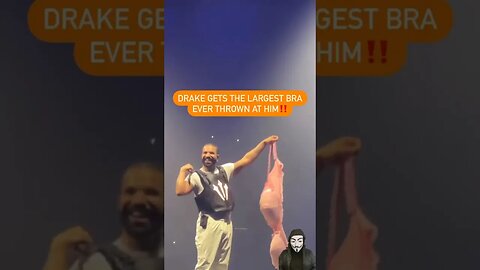 Drake got the biggest bra he's ever seen thrown at him on stage at his show🤣