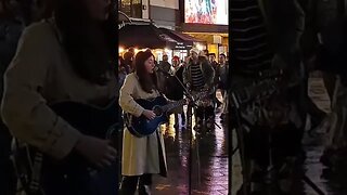 Leire busker Mike cuts out crows shouts keep going #busker