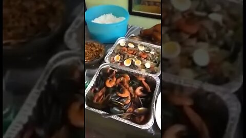 Fiesta Food ng Pinoy! 🤣 #food #shorts #short #mukbang #fiesta #foodie #short #shortvideo