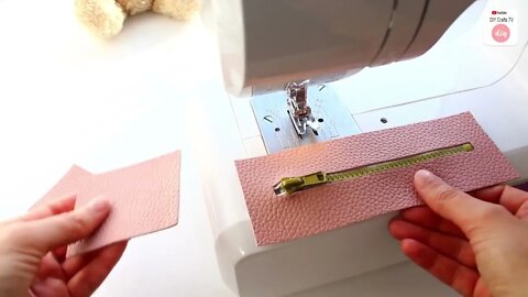 DIY LOVELY POUCH BAG // Zipper Purse Bag Tutorial PU Lather Design