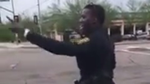 Police officer shows off dance moves while directing traffic