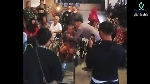 Pengobatan Ibu Ida Dayak, sekian tahun di kursi roda dan akhirnya... (sentul, bogor)