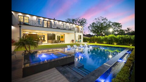 inside $4,988,000 19345 Collier St, Tarzana, CA 91356