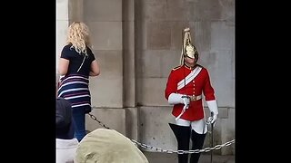 Jump put out of the way #horseguardsparade