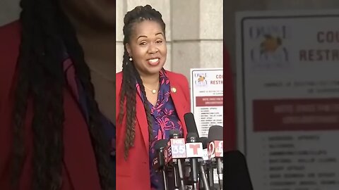 Suspended State Attorney Monique Worrell ends Dems pep rally with raising Black Power/Communist fist