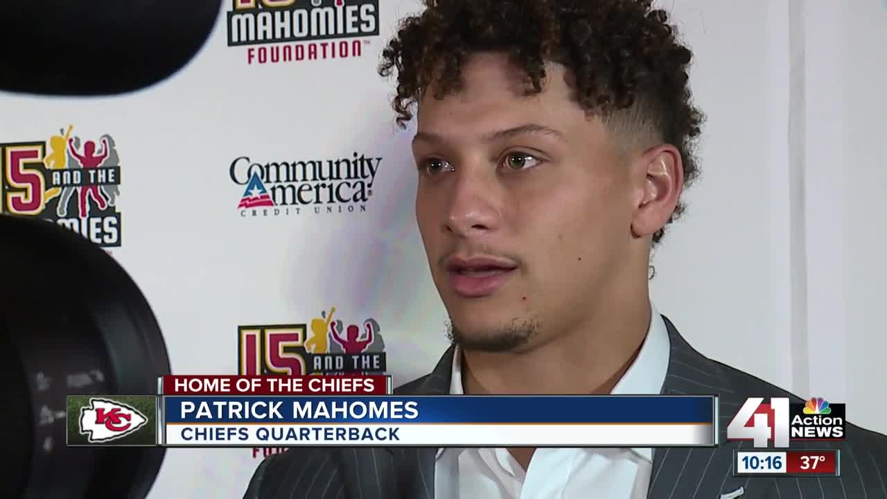 Patrick Mahomes hosts gala for 15 and Mahomies Foundation