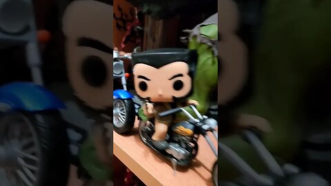 Wolverine Funko vs Wolverine Marvel Legends #whodiditbetter #shorts #subscribe