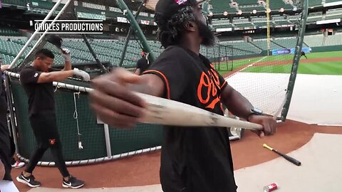 Oriole Park welcomes Ed Reed for ceremonial first pitch